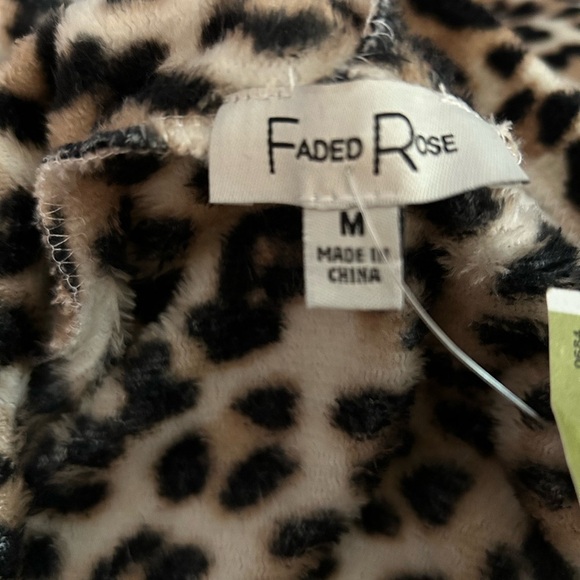 Faded Rose Leopard Print Fleece Hoodie. Kangaroo pocket. New with Tags. Medium - Picture 4 of 5